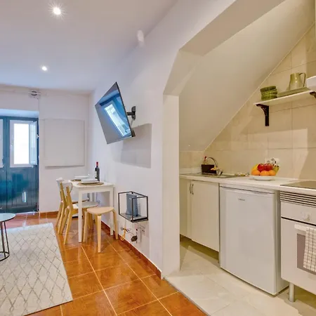 Bairro Alto Cozy דירה *